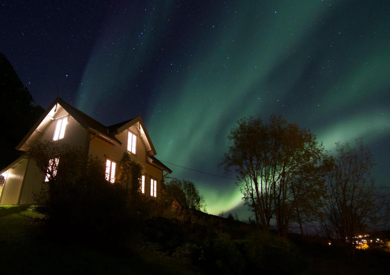 Kjosen Lodge, Lyngen. Lyngseidet Exterior photo
