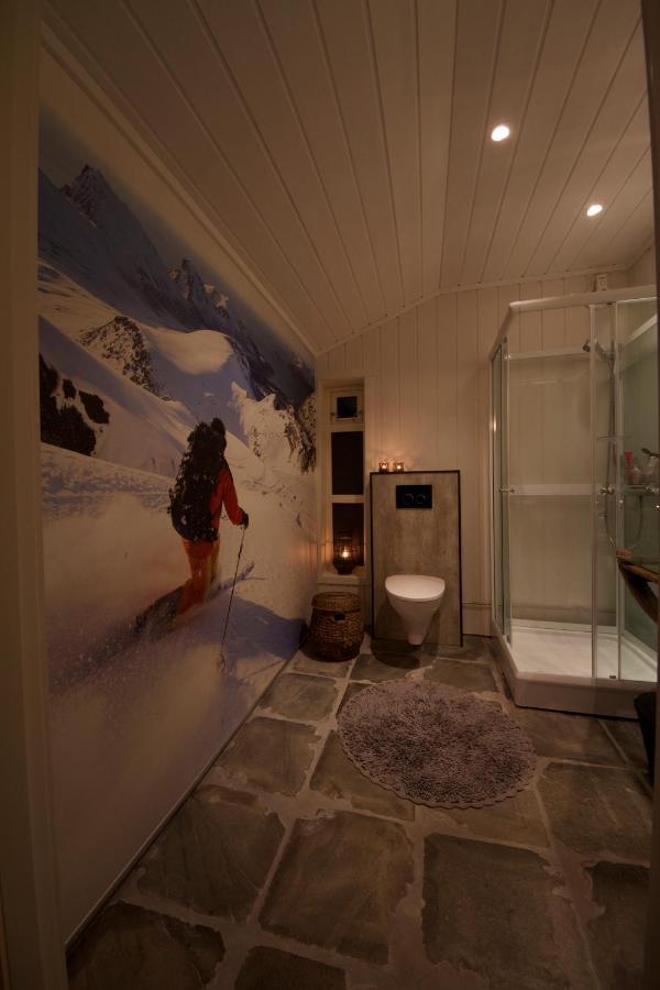 Kjosen Lodge, Lyngen. Lyngseidet Exterior photo